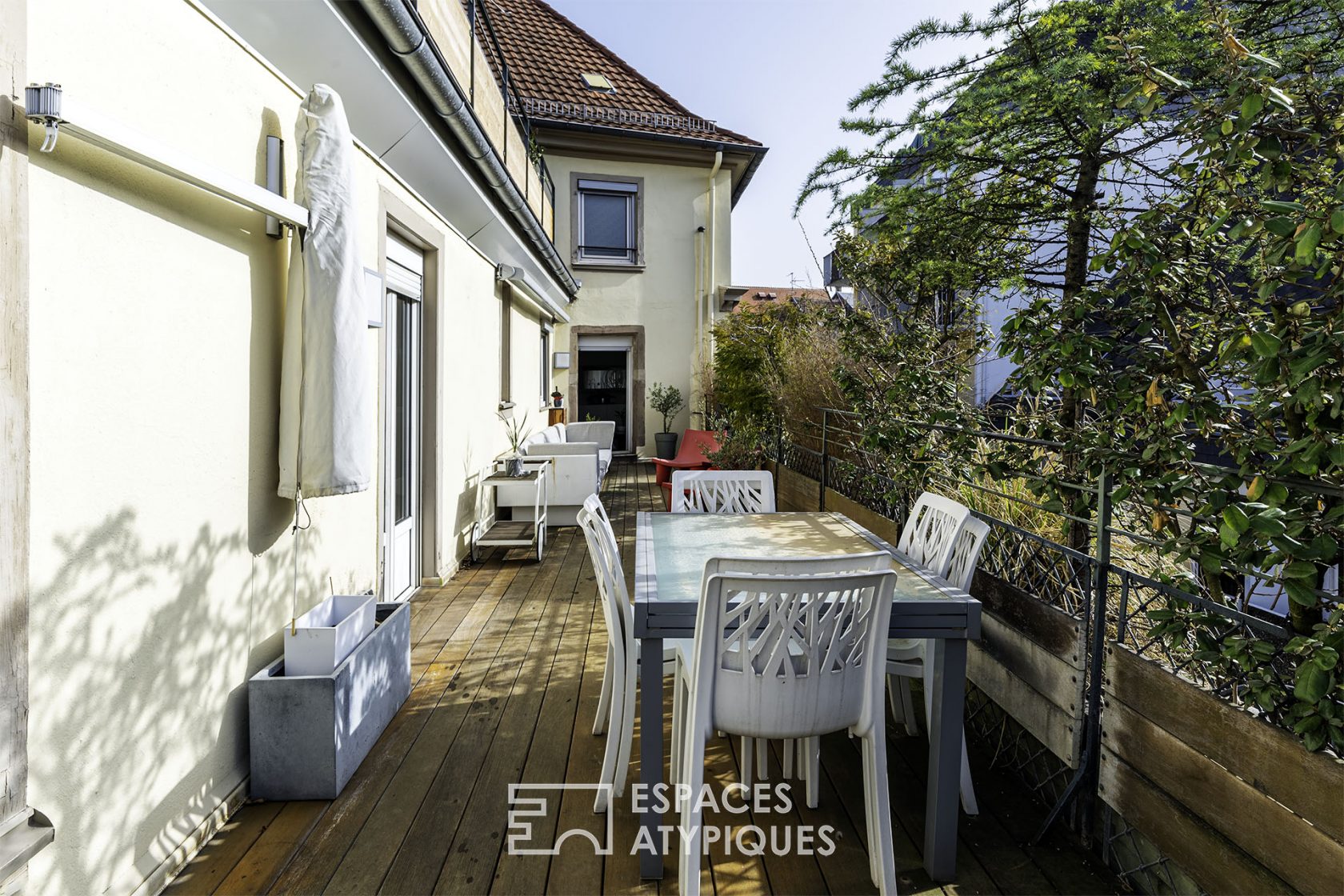 Bourgeois flat and its exceptional terrace