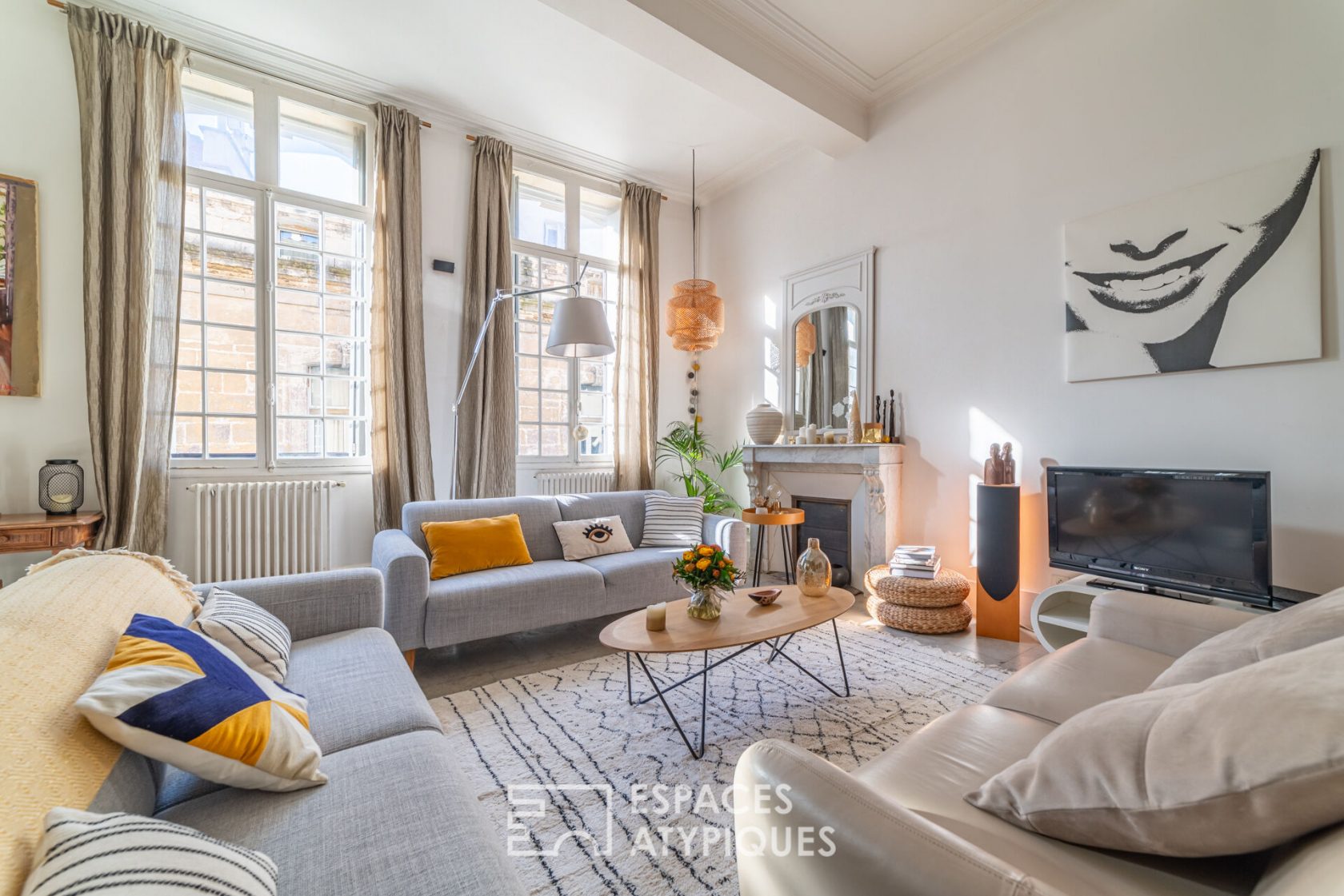 Charm of the old and refinement in the heart of the Ecusson
