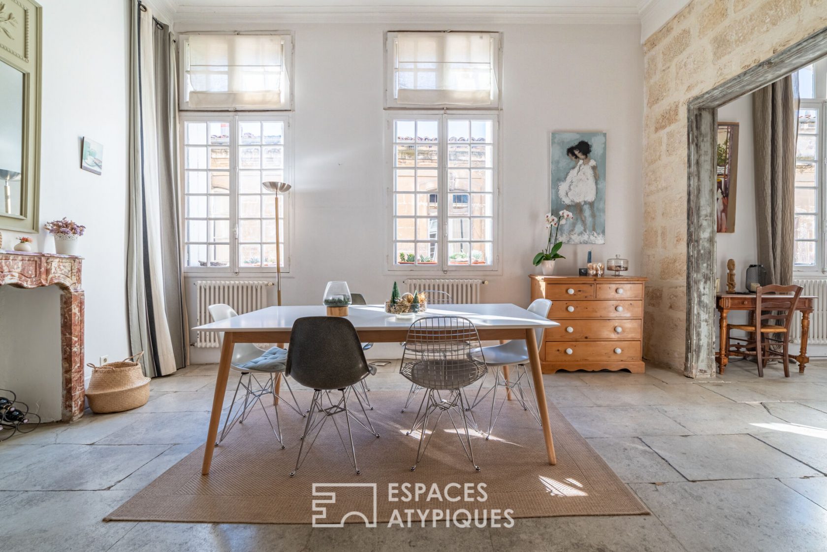 Charm of the old and refinement in the heart of the Ecusson