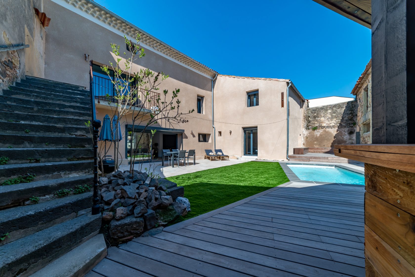 Contemporary renovation of an old barn