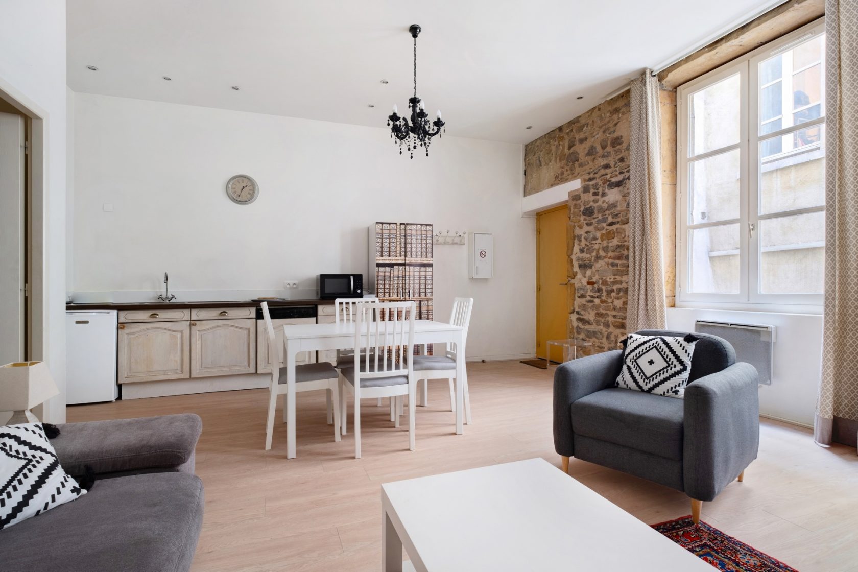 Renovated apartment in the heart of Old Lyon