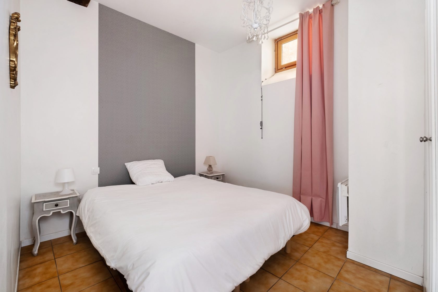 Renovated apartment in the heart of Old Lyon