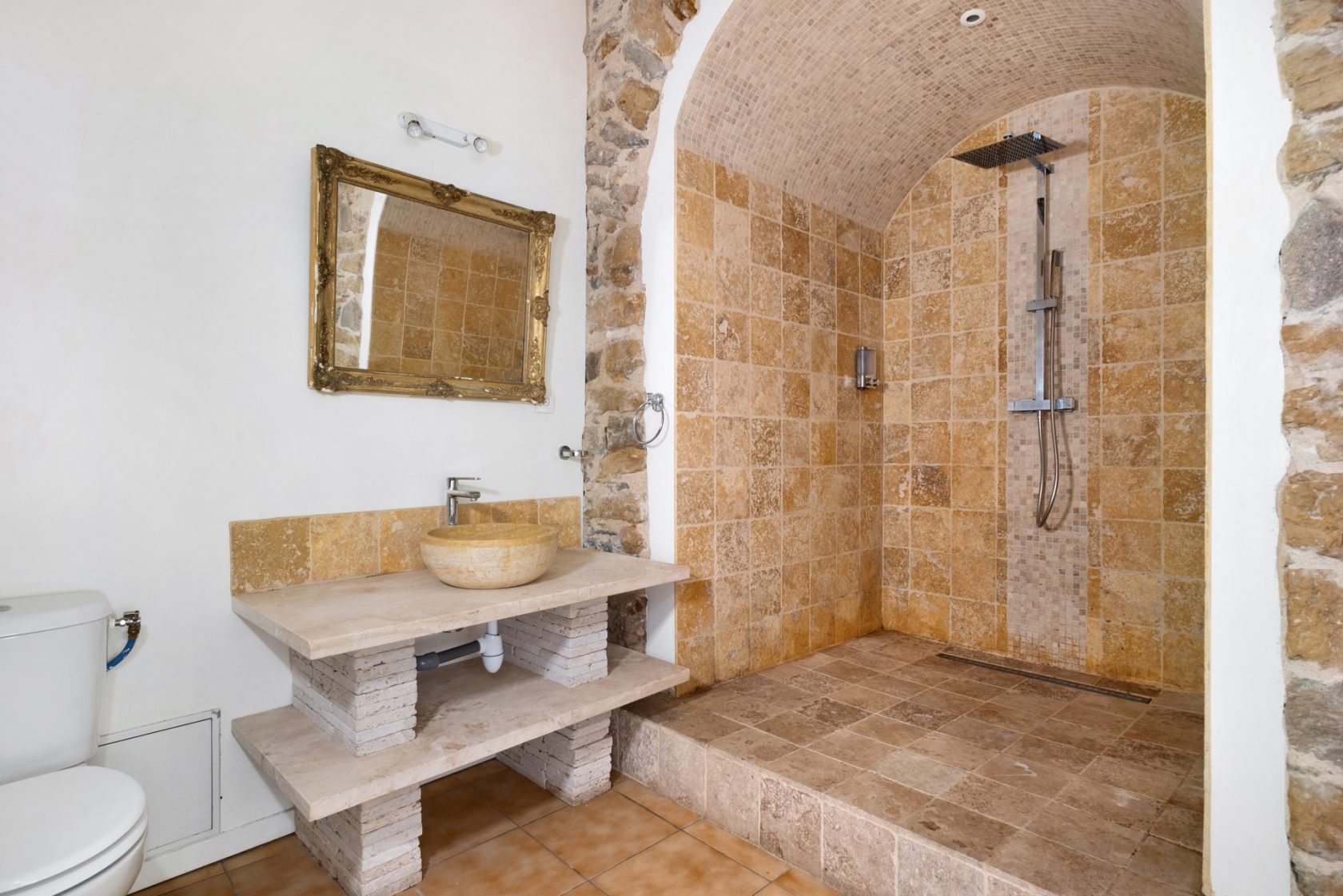 Renovated apartment in the heart of Old Lyon