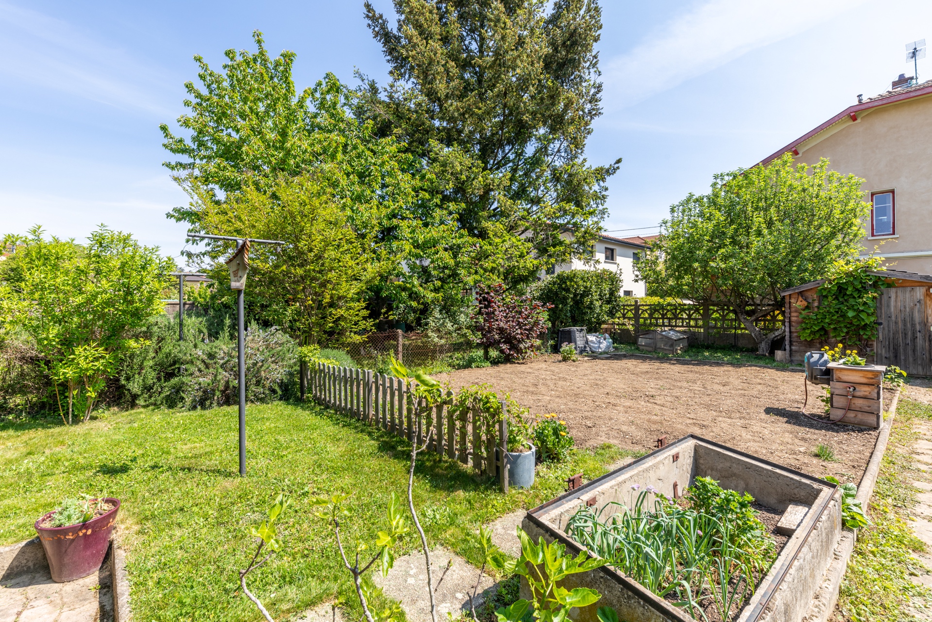Maison ancienne rénovée avec jardin