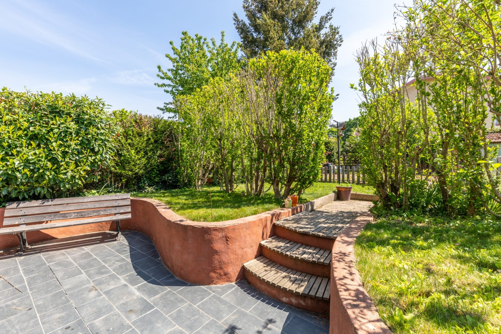 Maison ancienne rénovée avec jardin