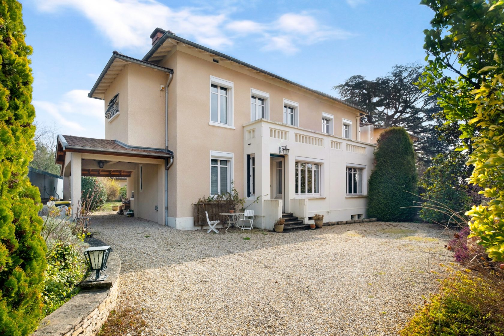 1900 house with garden