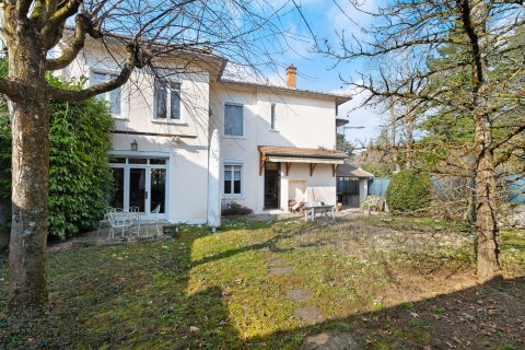 1900 house with garden