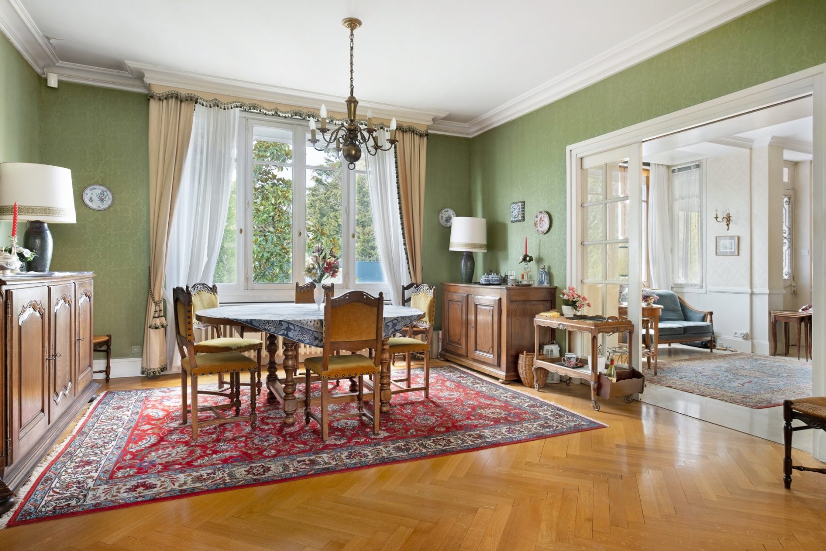 1900 house with garden