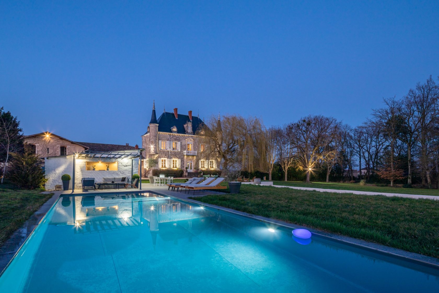Exceptional castle in the heart of the vineyards