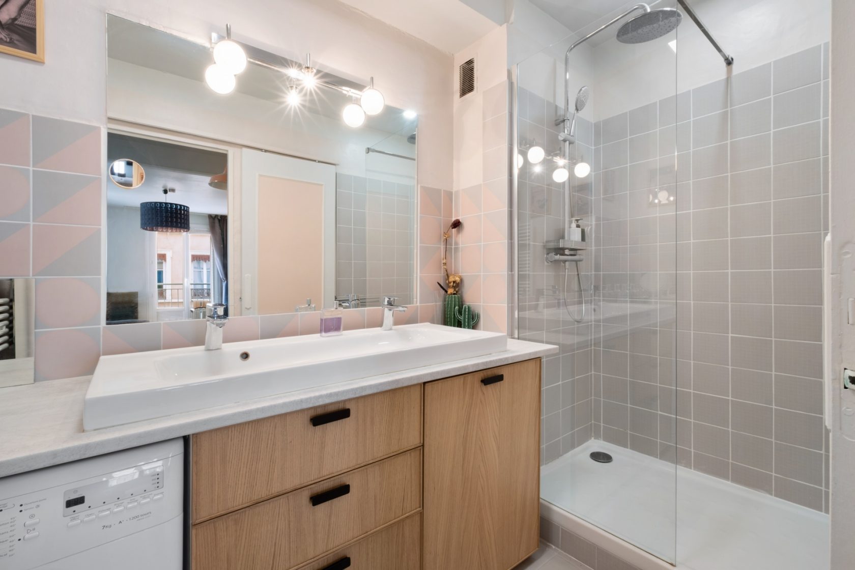 Renovated apartment rue Vendôme