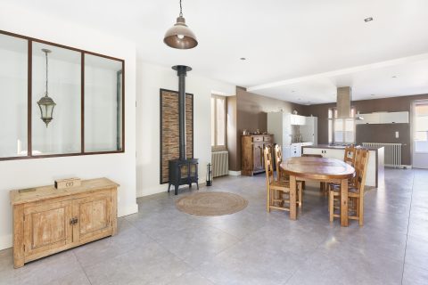 Fully restored townhouse