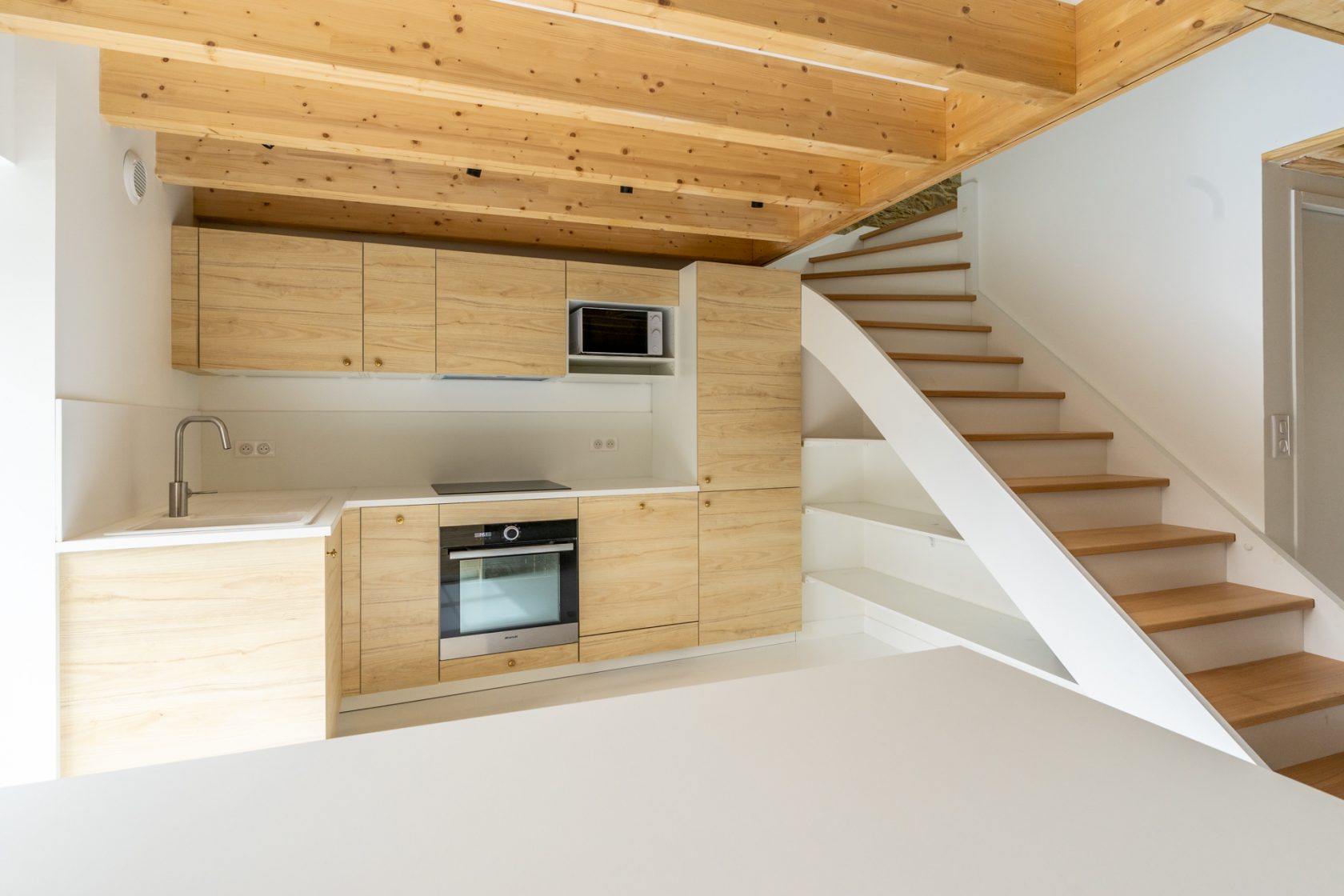 Maison de charme en pierre entièrement rénovée avec son espace extérieur