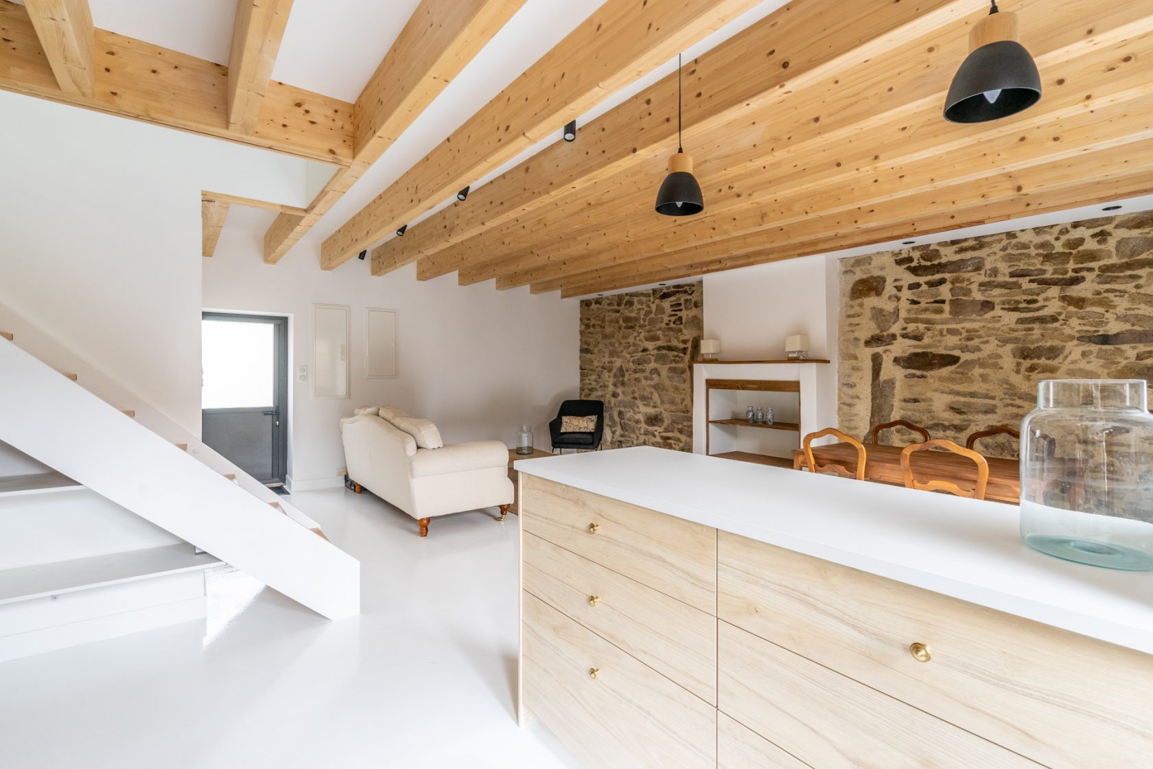 Maison de charme en pierre entièrement rénovée avec son espace extérieur
