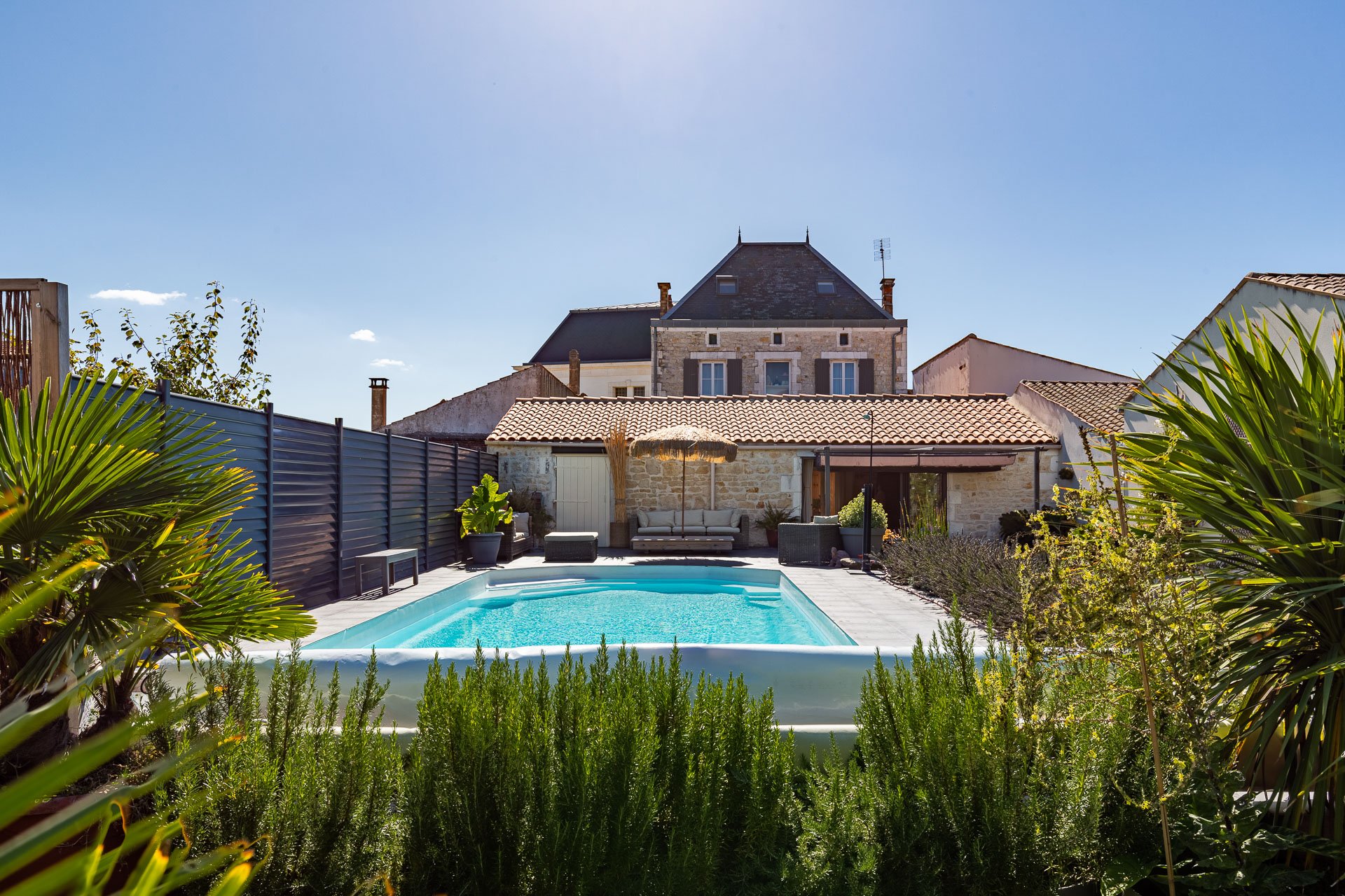 Portrait de Thierry et Nancy, propriétaires d’une maison rénovée proche d’Oléron