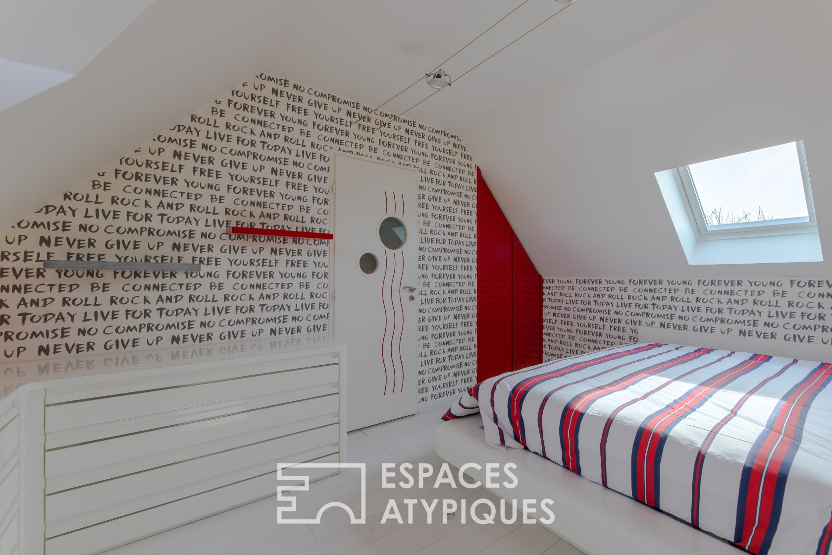 Maison d’architecte avec piscine et dépendance