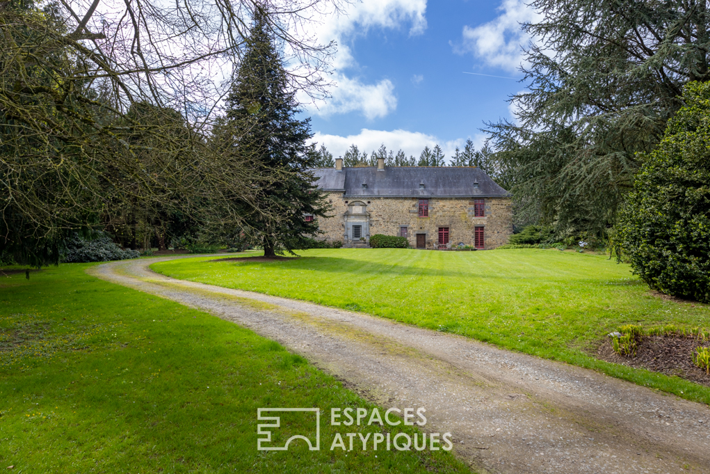 Manor house between land and sea