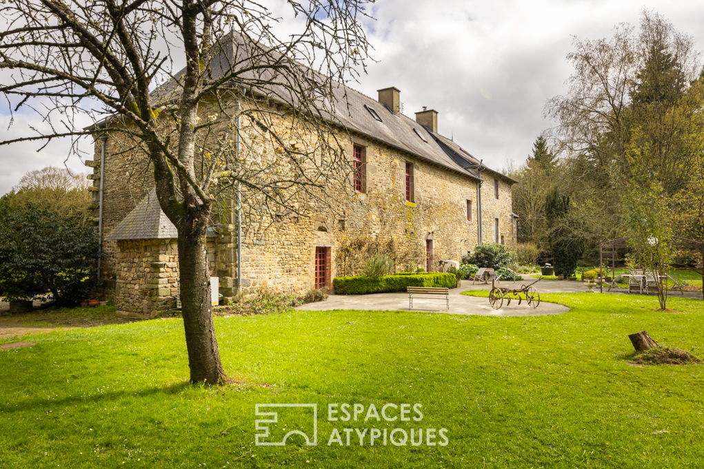 Manor house between land and sea