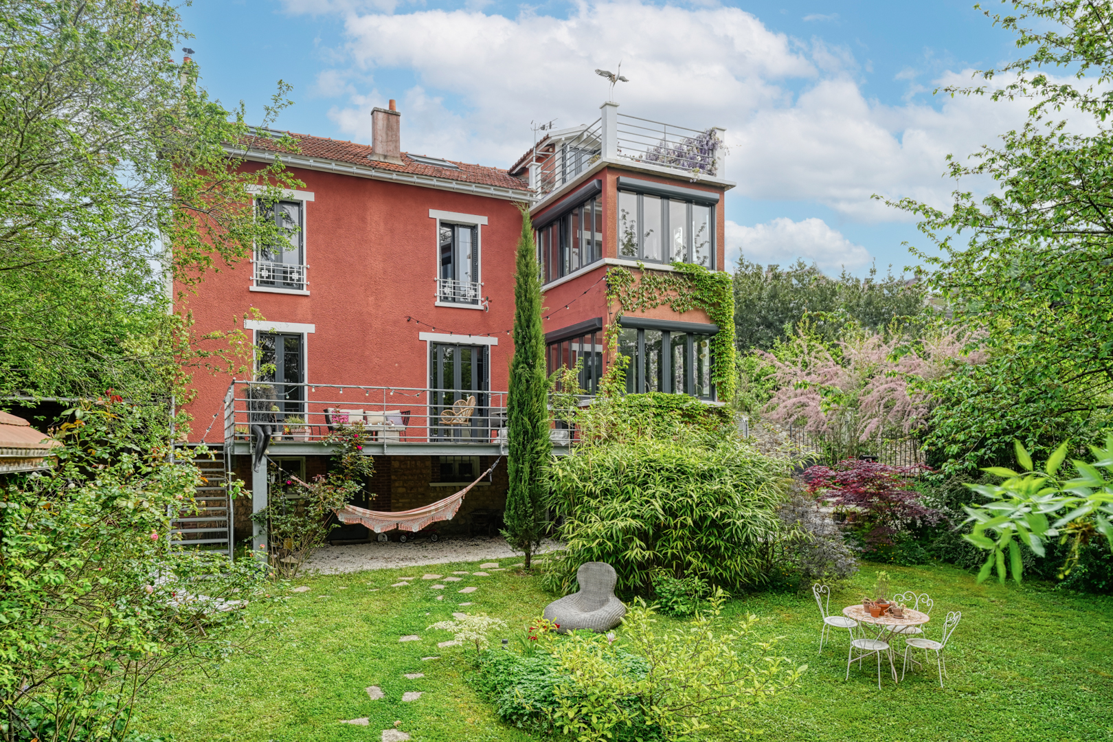 Charming house – The Red house