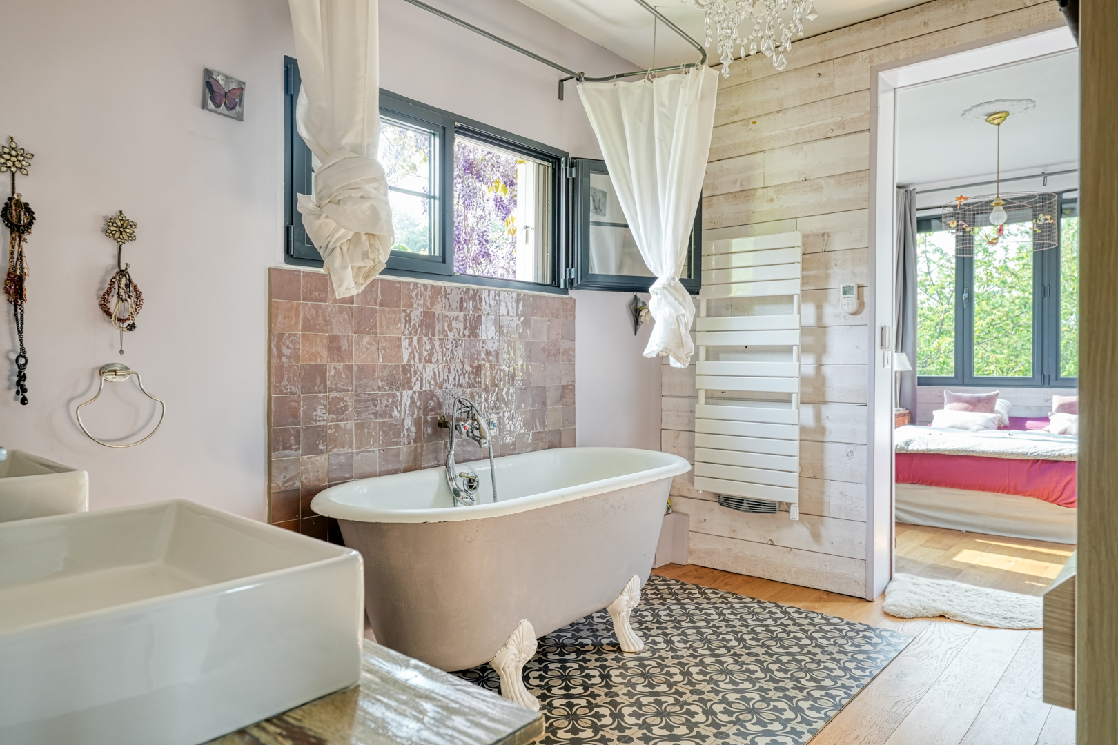 Charming house – The Red house