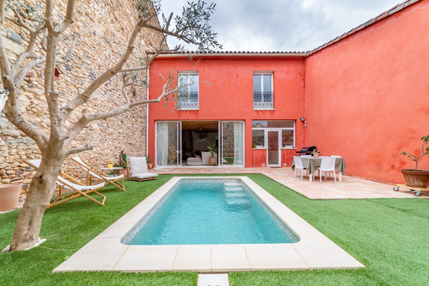 Vigneronne rénovée avec jardin et piscine