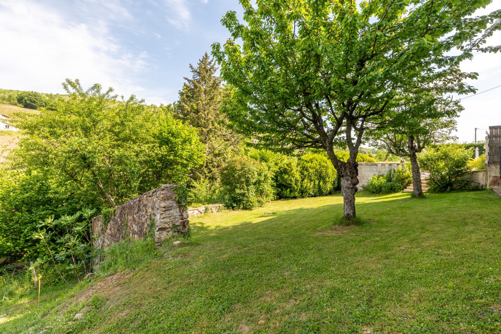 Building with multiple surprises in the heart of Beaujolais