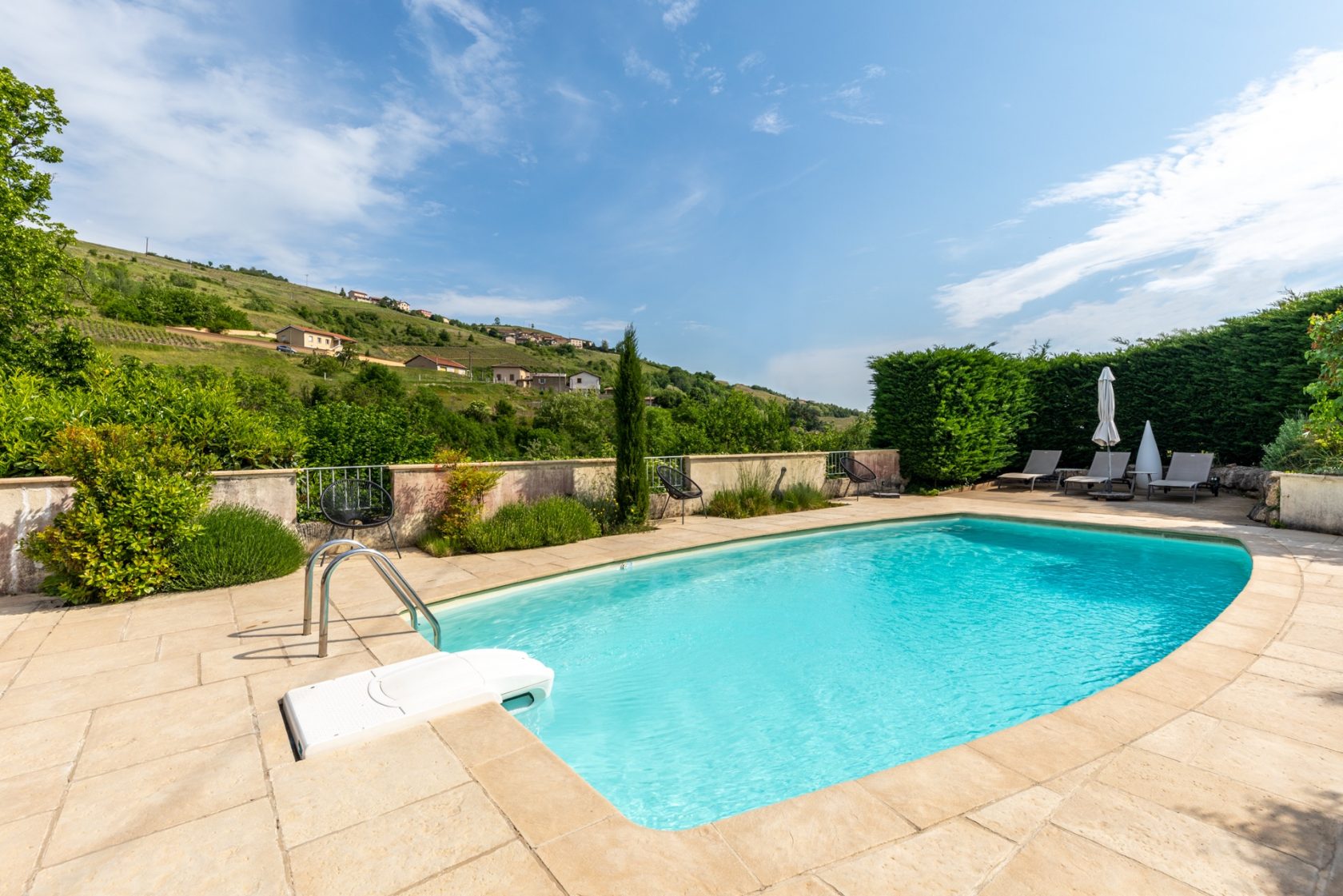 Building with multiple surprises in the heart of Beaujolais