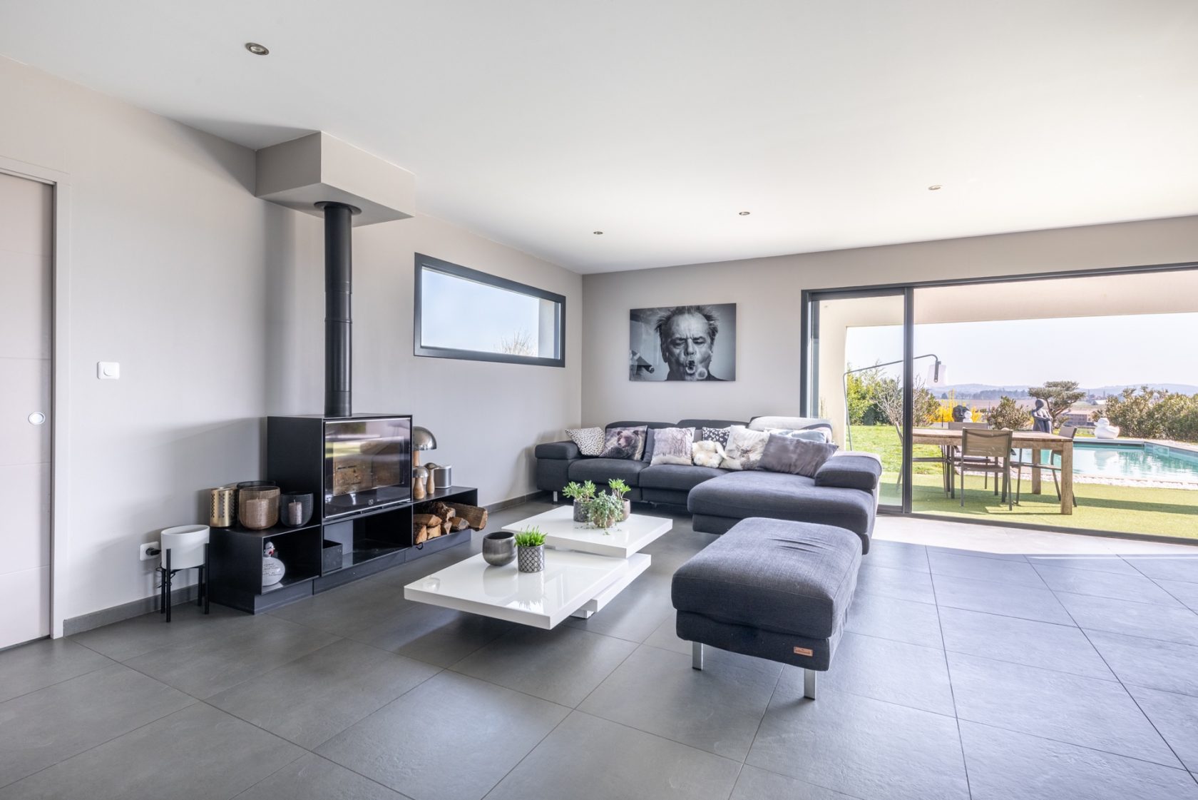 Maison contemporaine avec piscine et vue panoramique