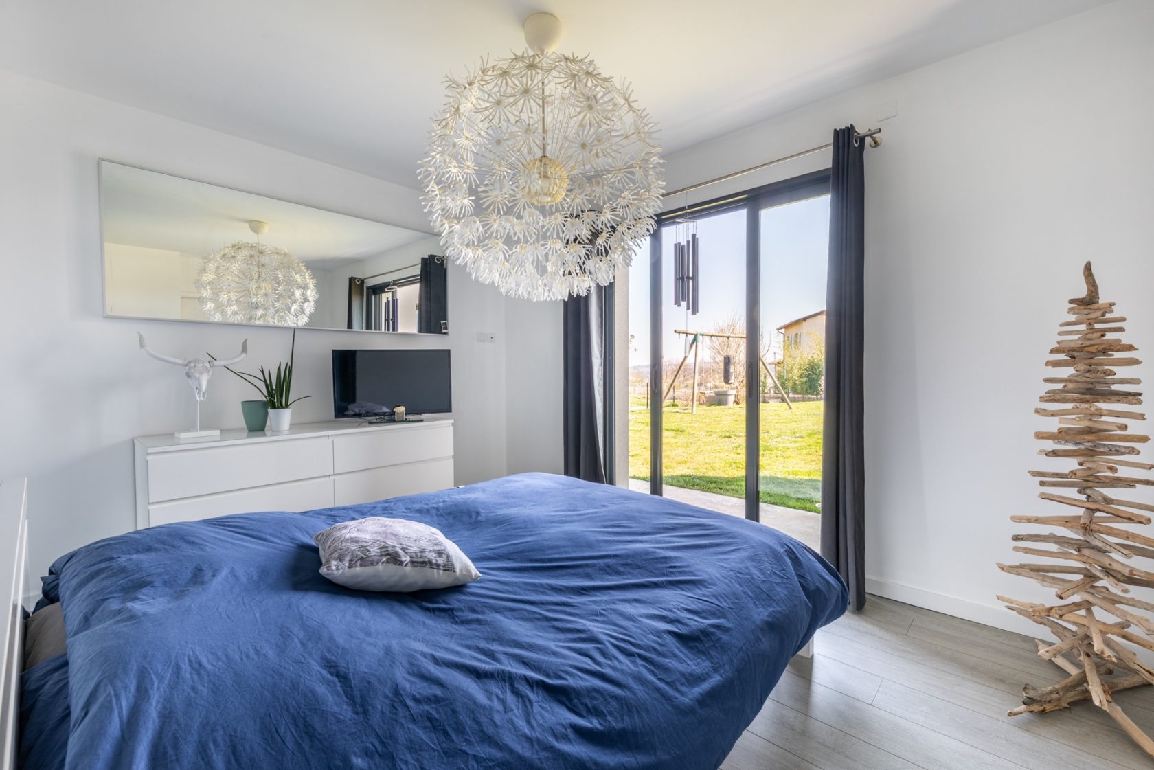 Maison contemporaine avec piscine et vue panoramique