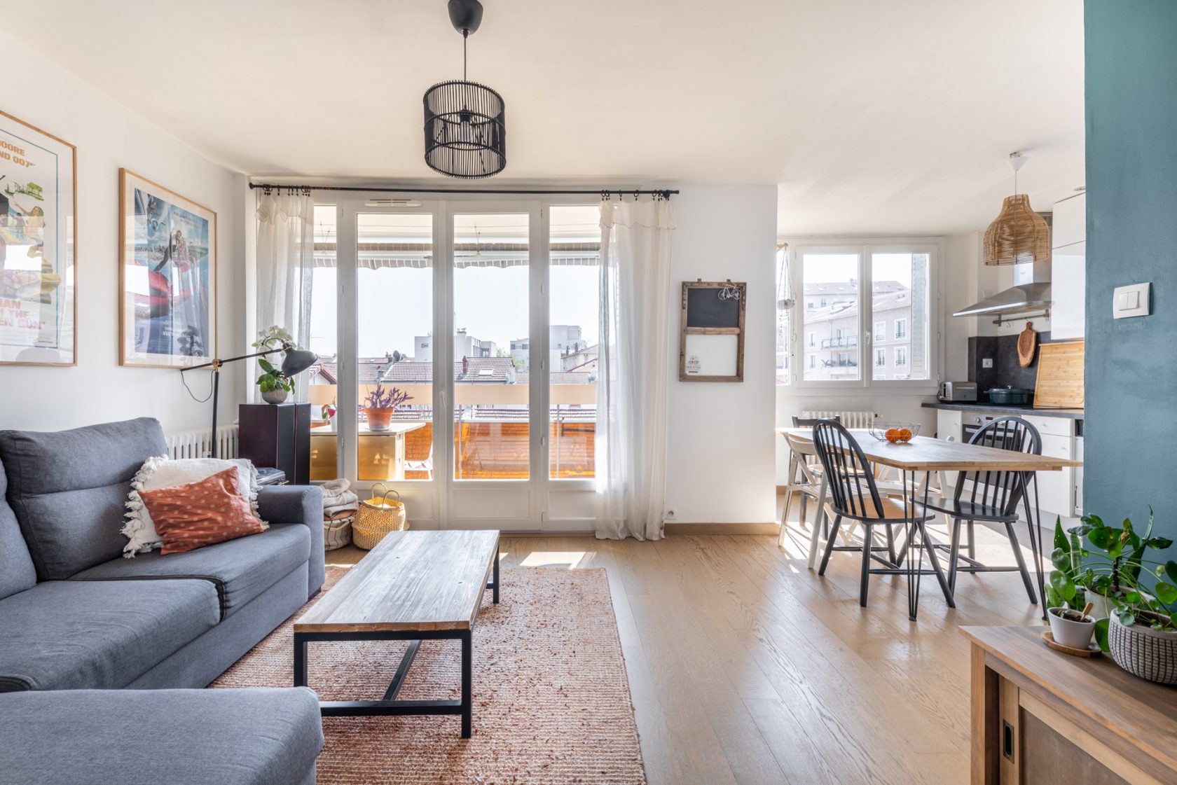 Quiet renovated apartment with terraces and parking