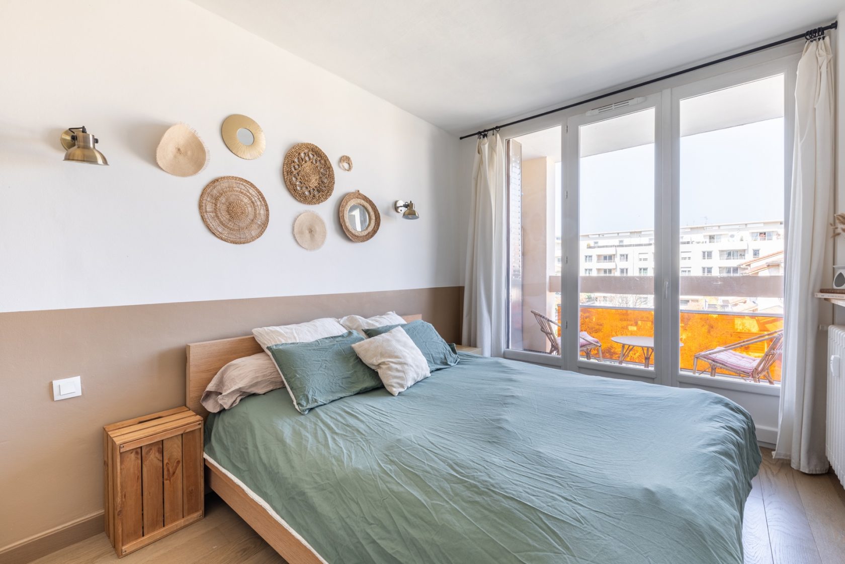 Quiet renovated apartment with terraces and parking