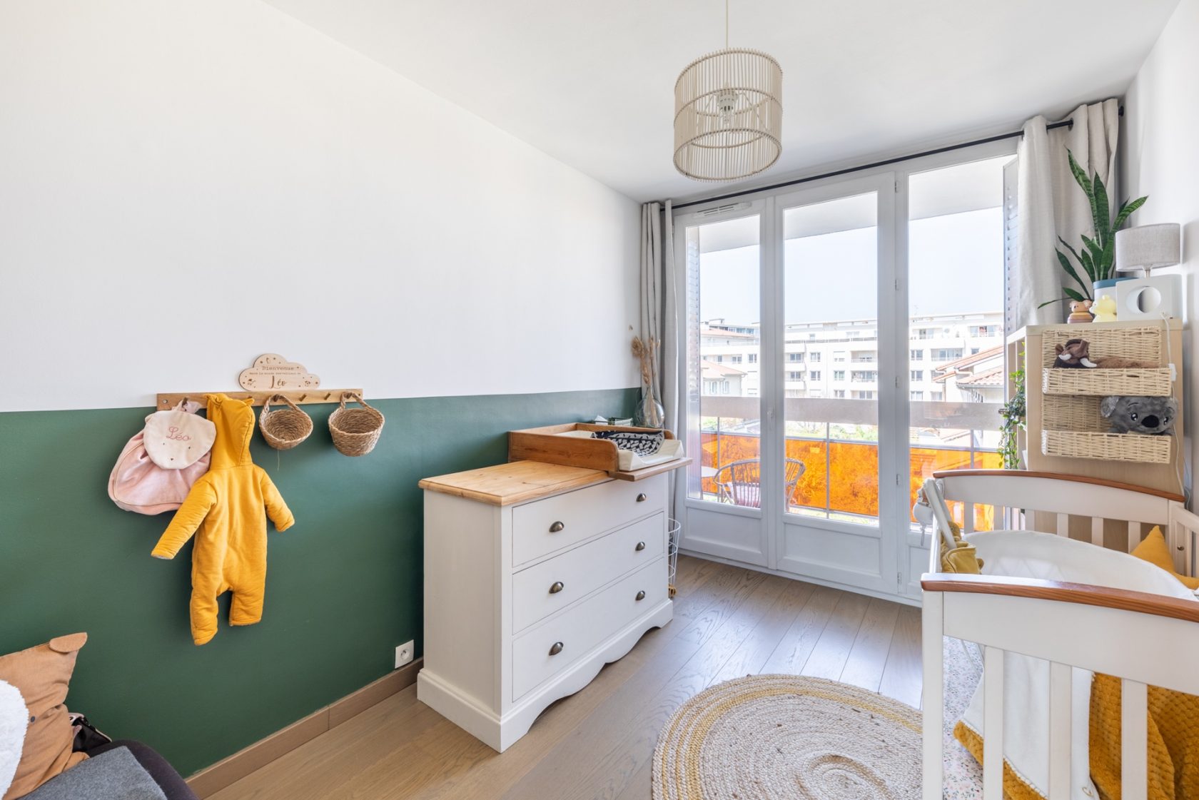 Quiet renovated apartment with terraces and parking