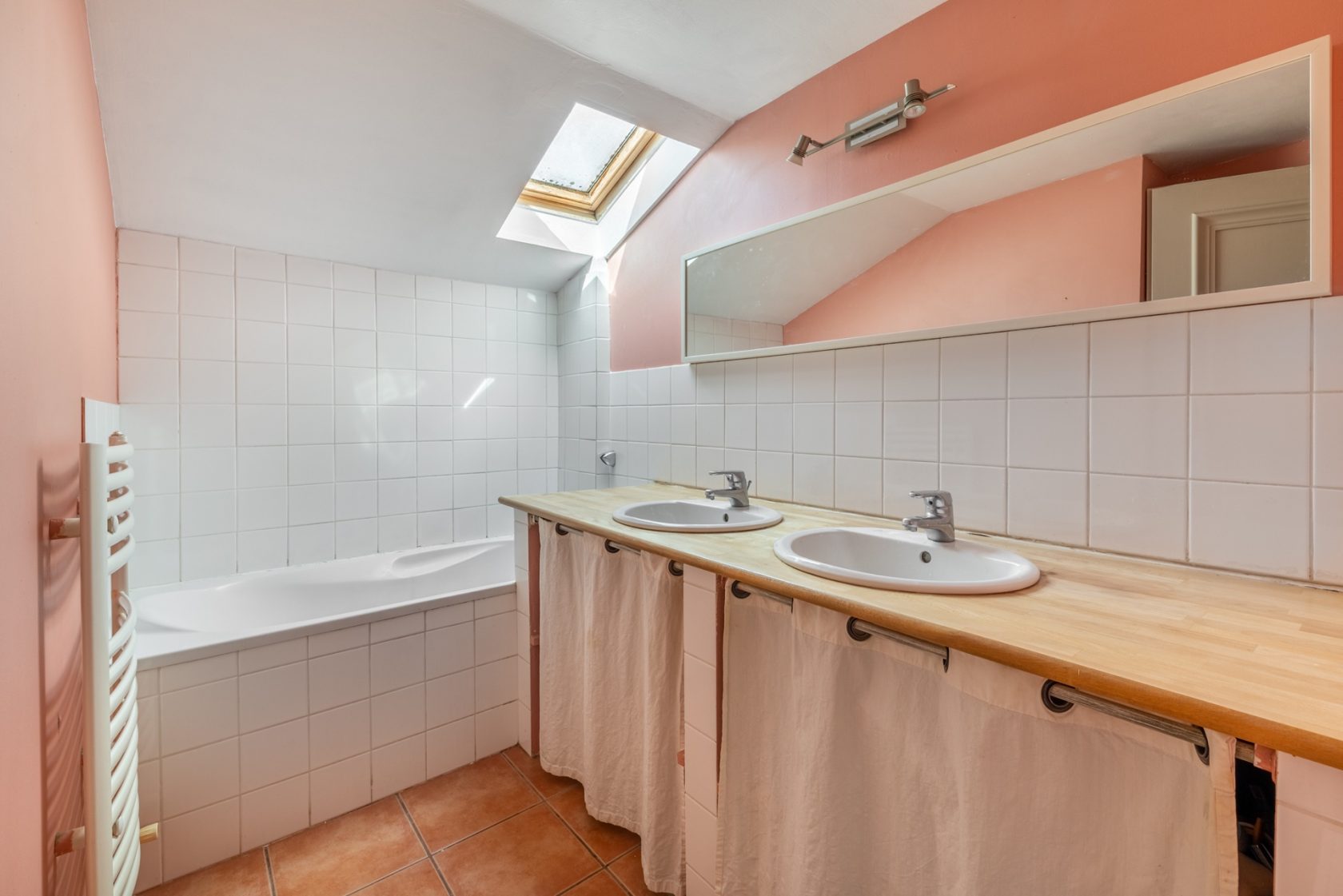 Maison de village avec extérieur