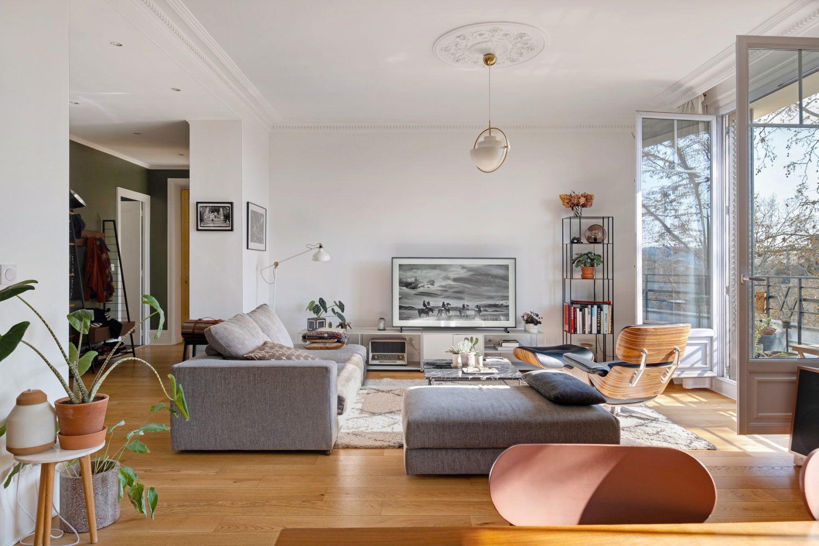 Appartement rénové avec balcon et vue dégagée