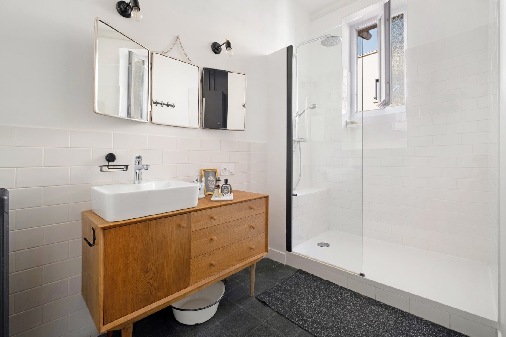 Appartement rénové avec balcon et vue dégagée