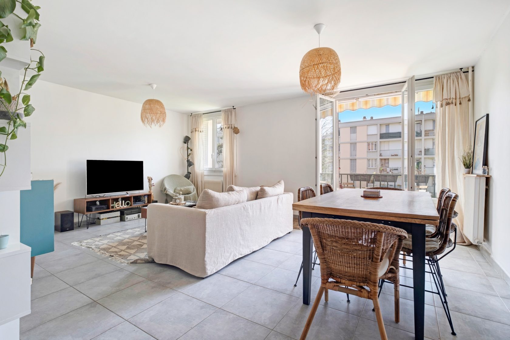 Apartment with balcony
