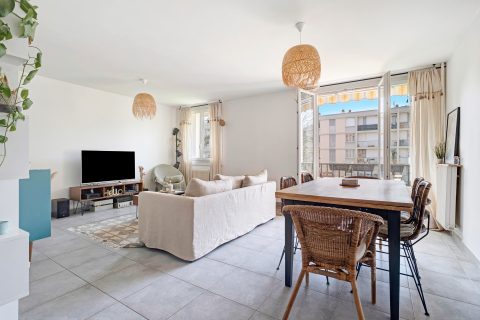Apartment with balcony