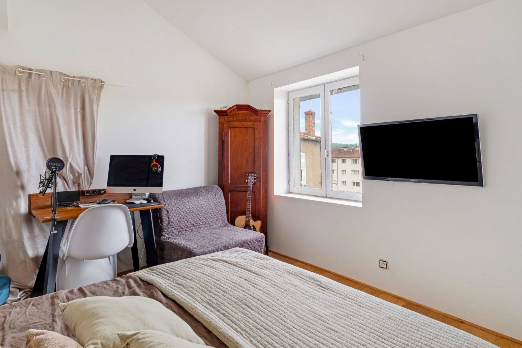 Duplex avec vue sur l’église en plein centre de Couzon
