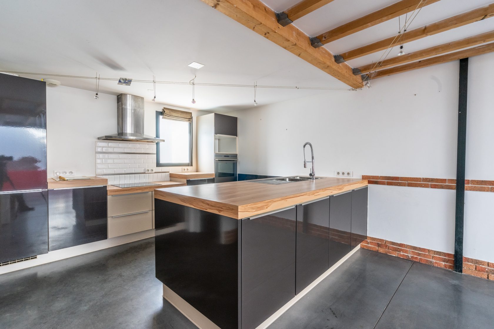 SUPERBE LOFT NICHÉ AU CALME DE SON IMPASSE