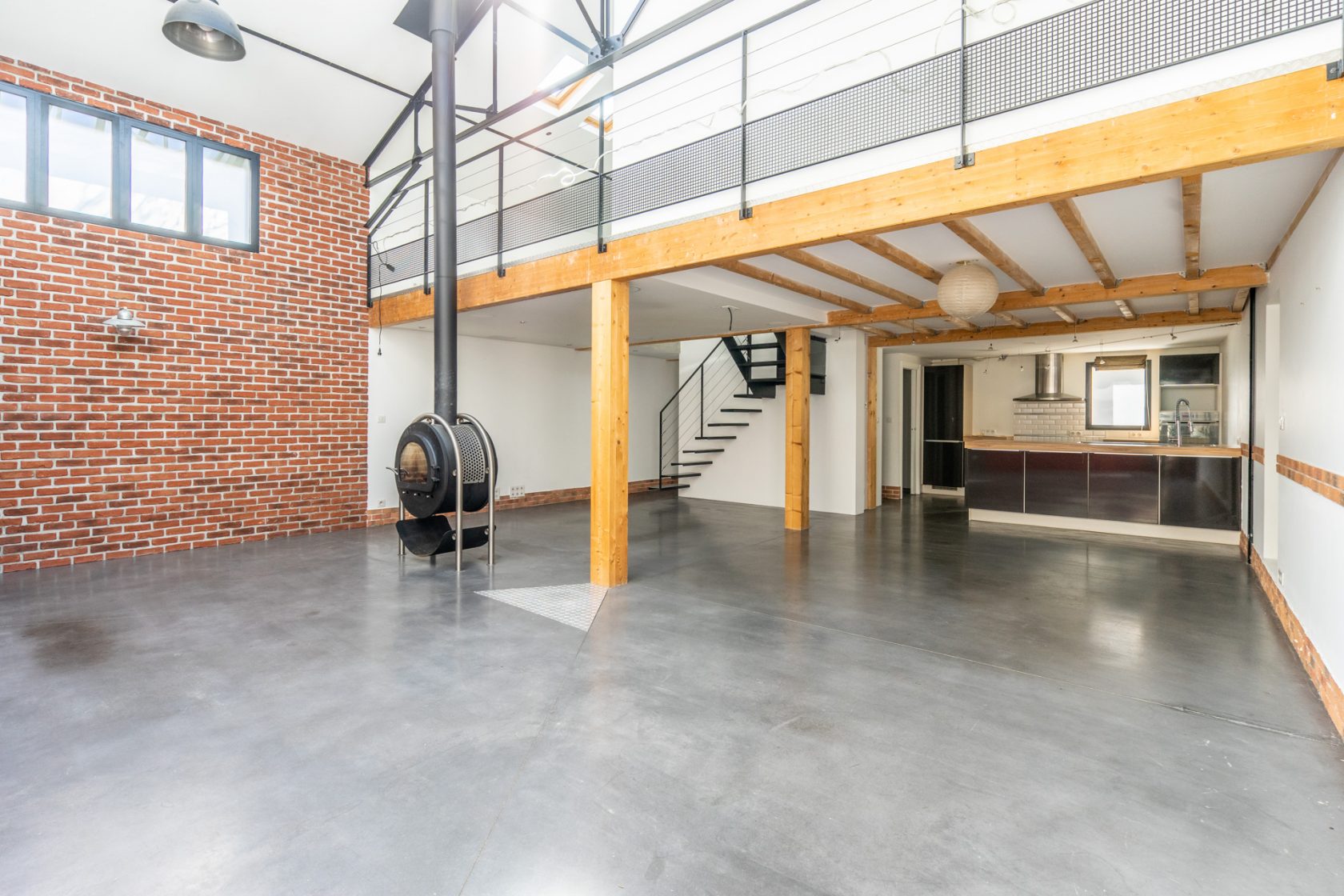 SUPERBE LOFT NICHÉ AU CALME DE SON IMPASSE