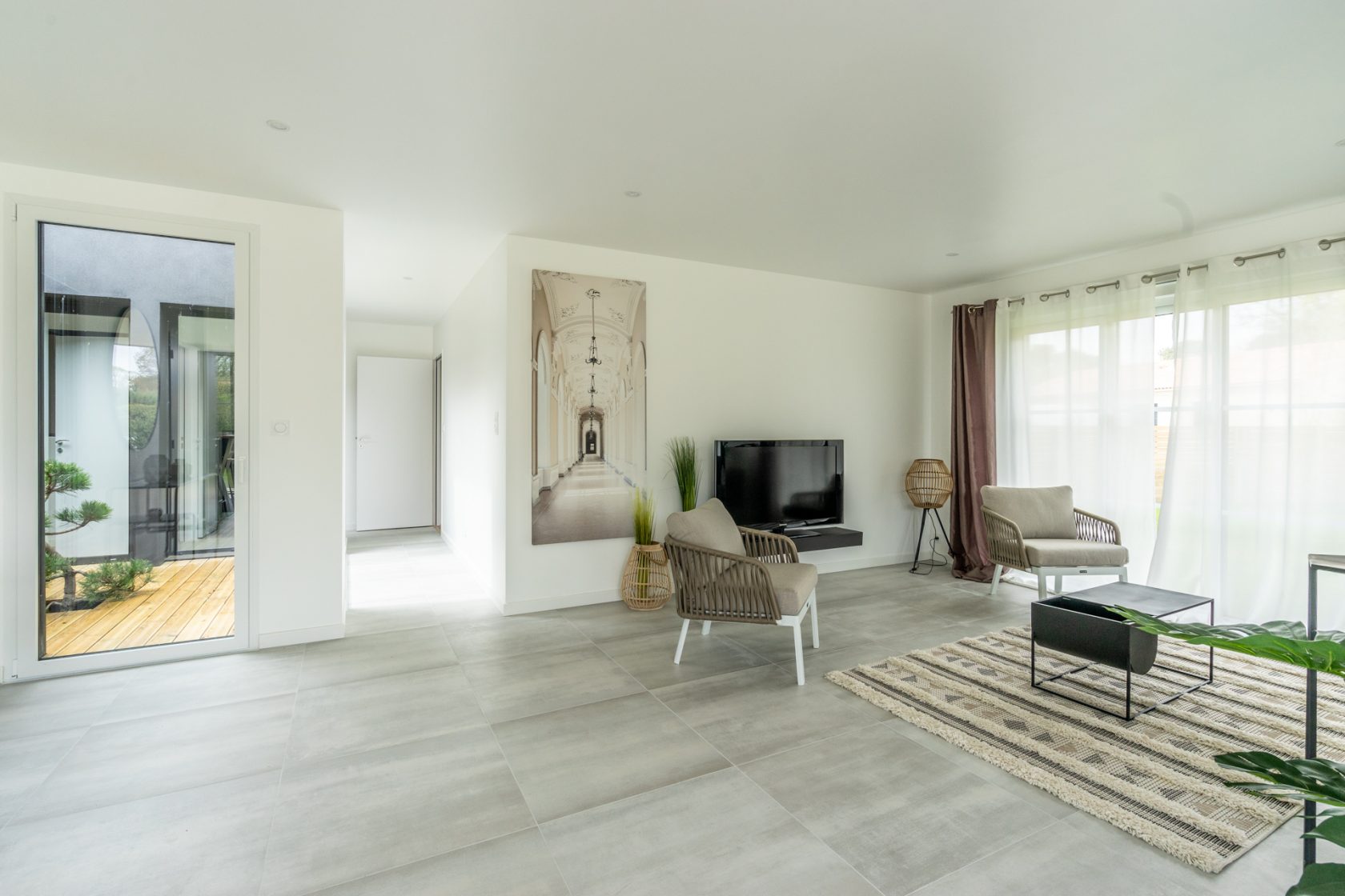 Maison contemporaine neuve avec son jardin paysagé