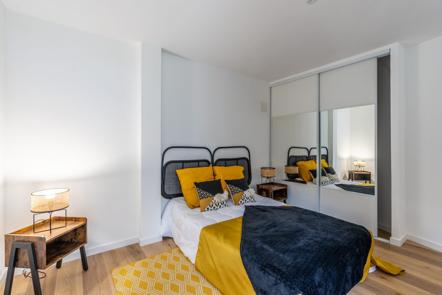Maison contemporaine neuve avec son jardin paysagé