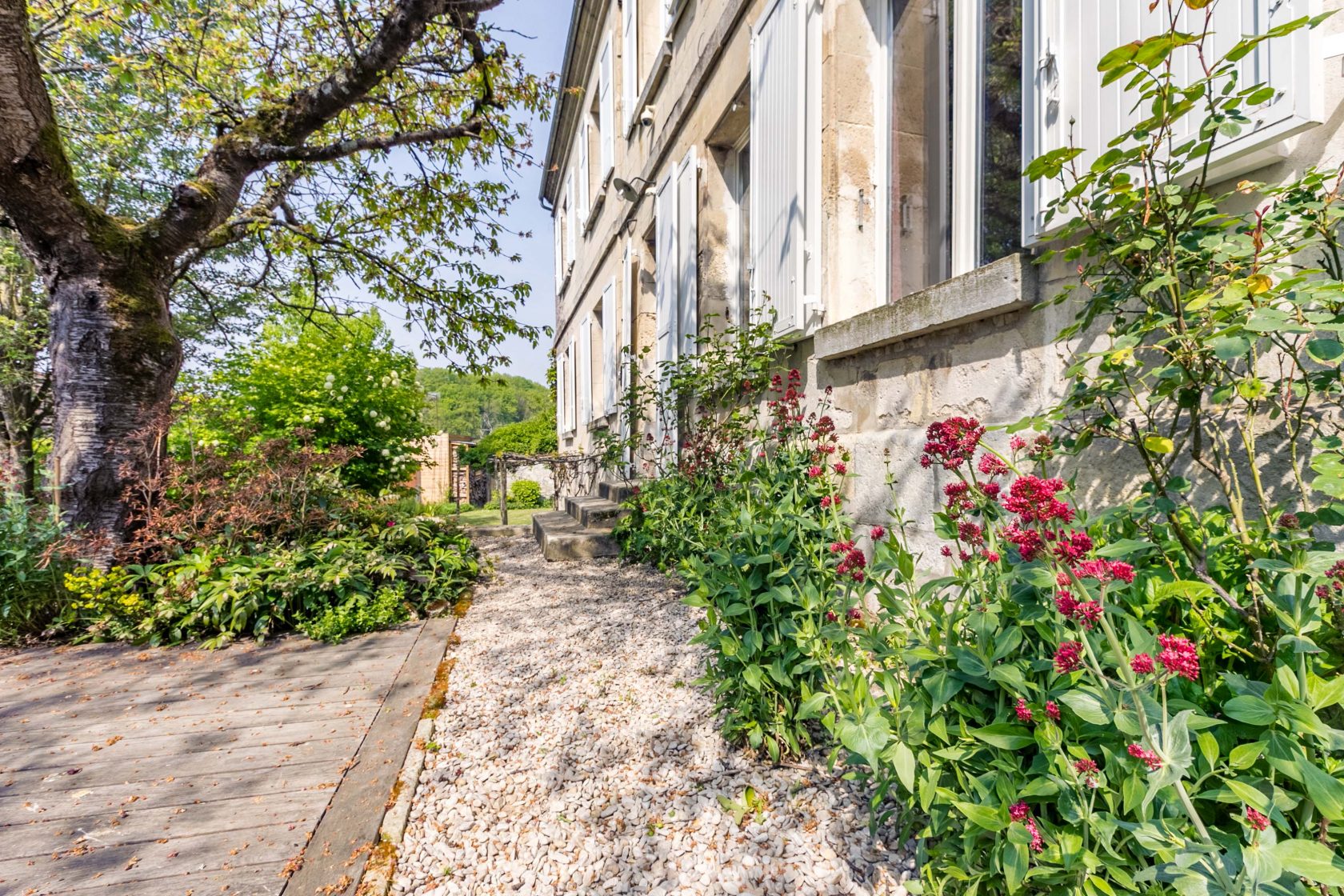 Out of sight – Renovated atypical 19th century family home – Pierrefonds