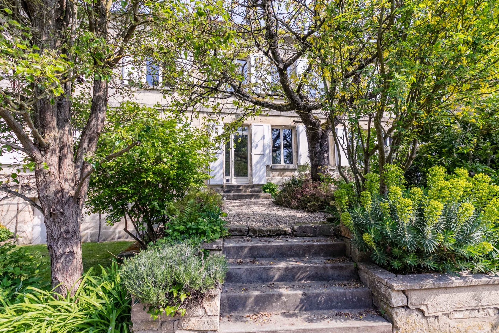 Out of sight – Renovated atypical 19th century family home – Pierrefonds