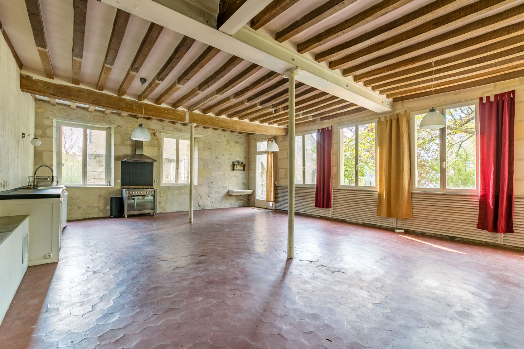 Out of sight – Renovated atypical 19th century family home – Pierrefonds