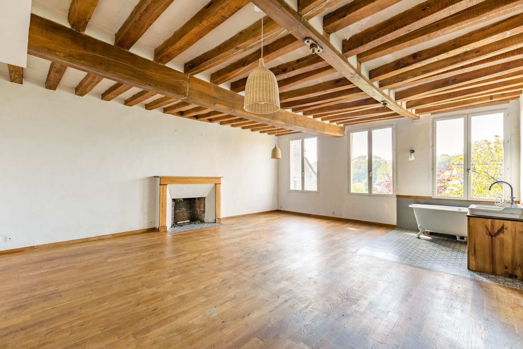 Out of sight – Renovated atypical 19th century family home – Pierrefonds