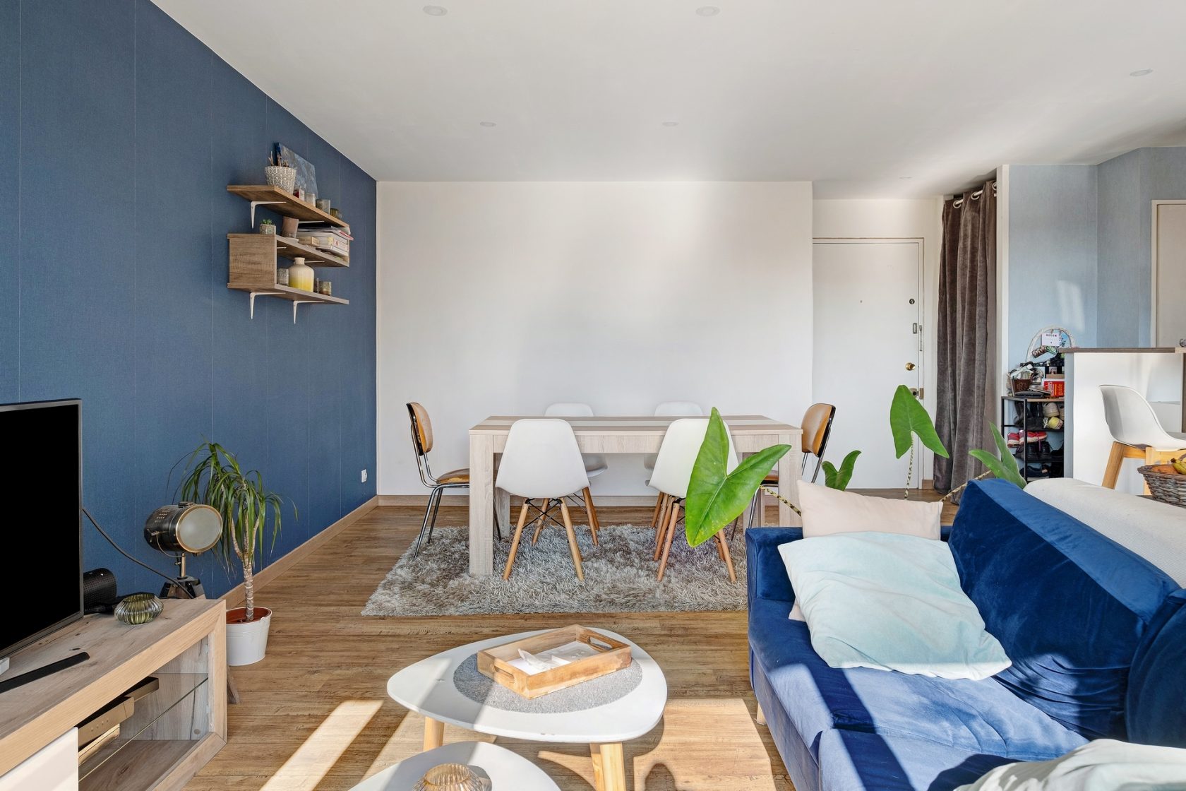 Appartement rénové avec balcon et vue dégagée