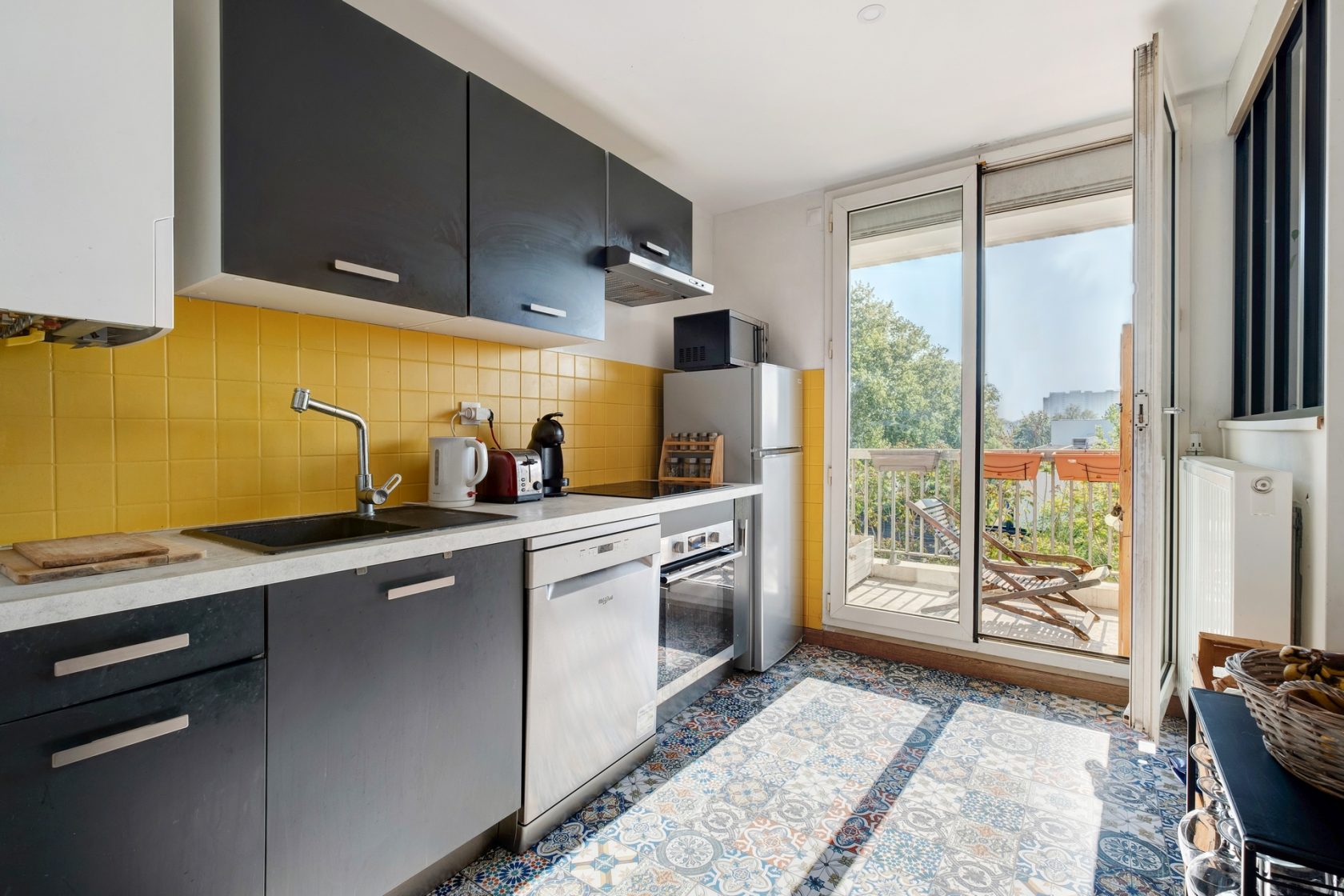 Appartement rénové avec balcon et vue dégagée