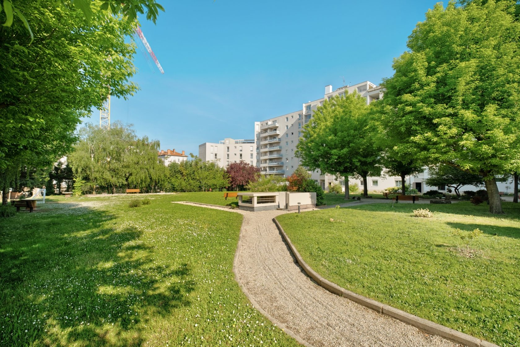 Appartement rénové avec balcon et vue dégagée