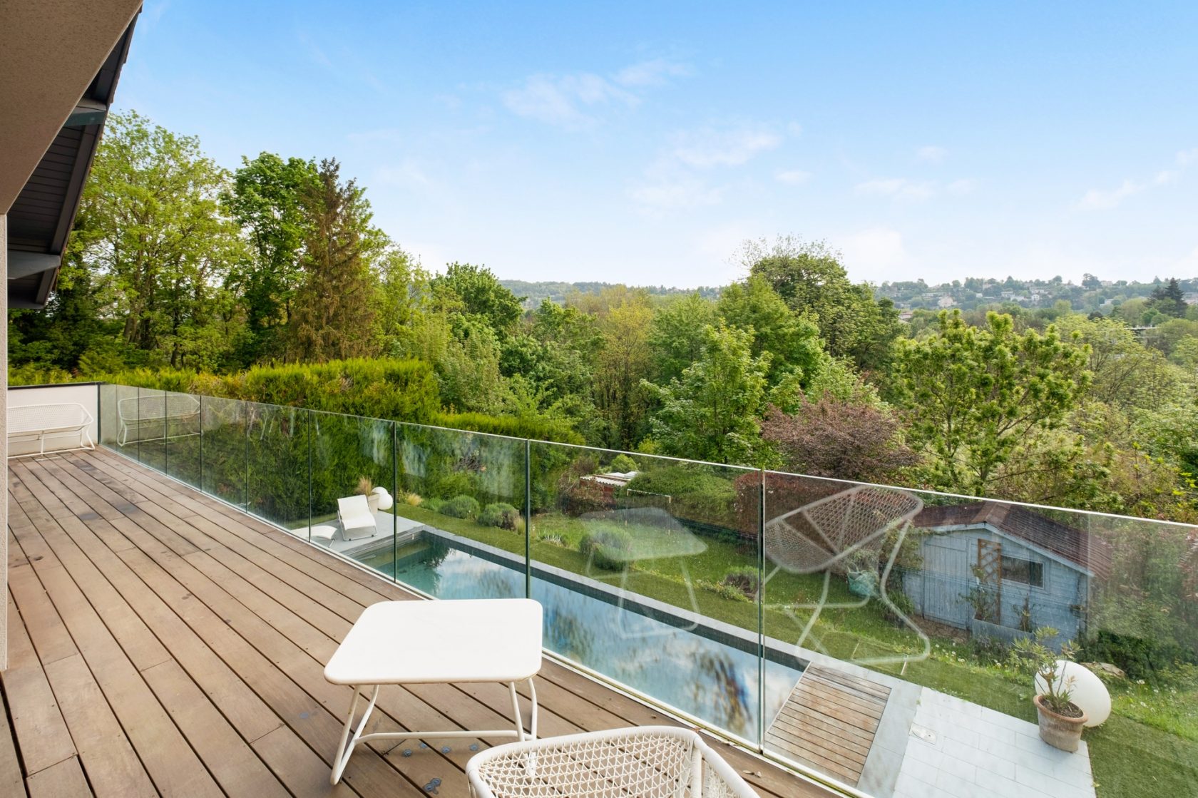 Maison rénovée par architecte avec vue et piscine