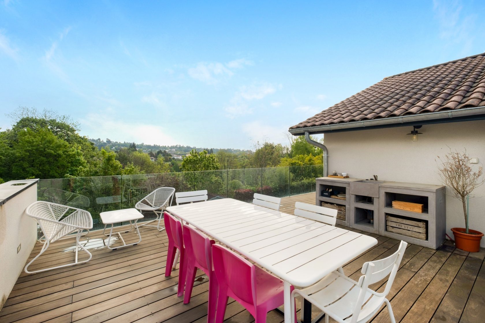 Maison rénovée par architecte avec vue et piscine